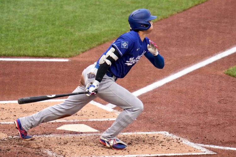 Ohtani exits early as Dodgers best Pirates, 8-6